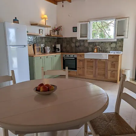 Вилла Almyros Garden House Ахарави