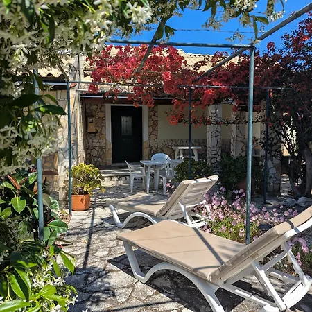 Vila Almyros Garden House *