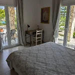 Almyros Garden House *
