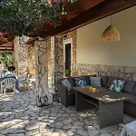 Almyros Garden House * アカラヴィ