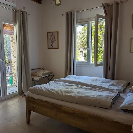 Almyros Garden House Aharávi