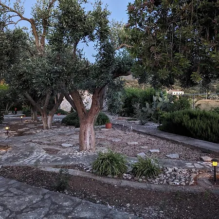 Almyros Garden House Aharávi
