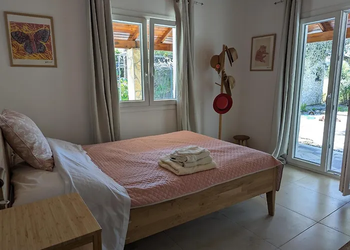 Almyros Garden House Villa *