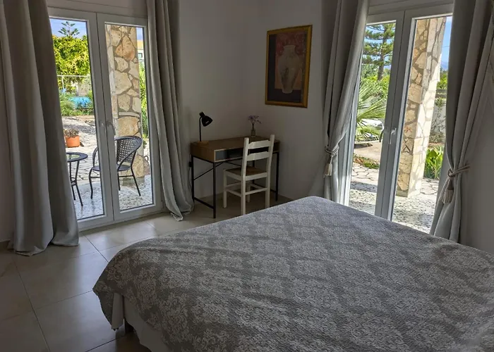 Almyros Garden House *